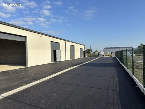 Local 155 m² Lherm
