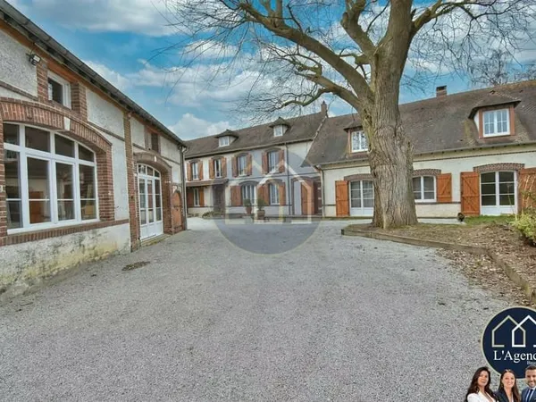 SUPERBE LONGÈRE RÉNOVÉE - 6 CHAMBRES + 1 BUREAU ET 1 SALLE DE SPORT - TERRAIN 4758 m² - DÉPENDANCES
