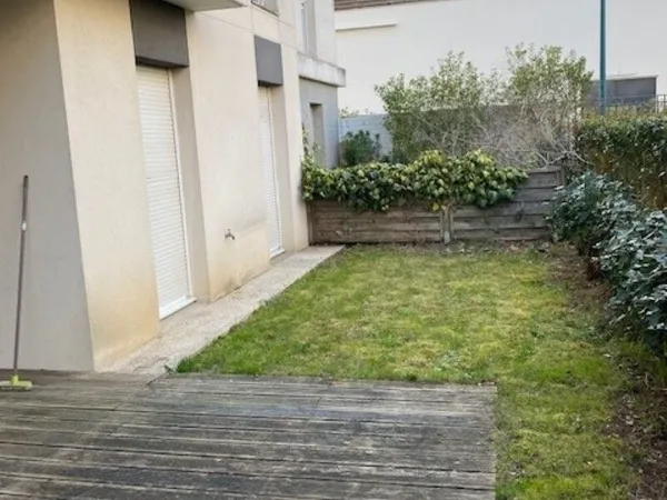 Appartement Montevrain 2 pièce(s) 41.30 m2 rez-de-jardin + parking + cave