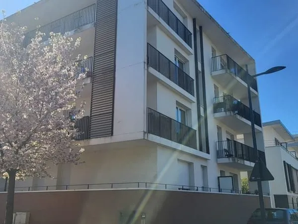 Appartement 76.05 m², TERRASSES + PLACE DE PARKING ET BOX
