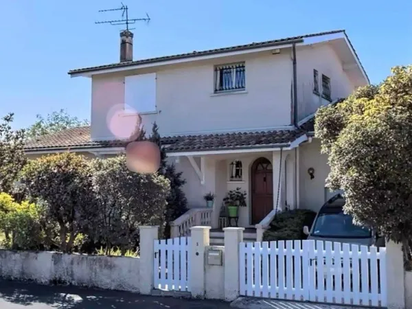 Maison 7 pièces 300 m²