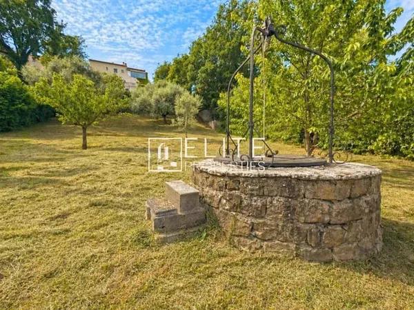LA ROQUETTE SUR SIAGNE , maison de 4 logements sur parcelle de 1990 m²