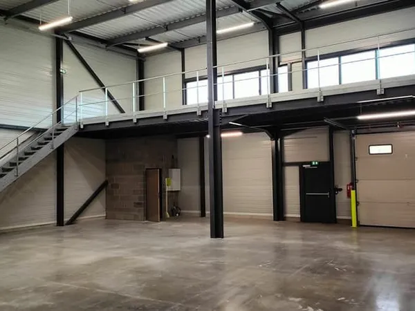 Local d'activité Neuf de 331 m² avec stationnements - Châteaugay