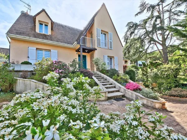 Maison d'architecte 7P / 4 chambres de 145m² Hab / 245M² utile
