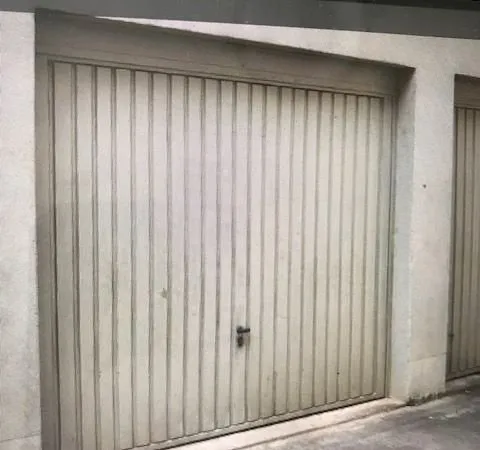 Garage individuel fermé et sécurisé