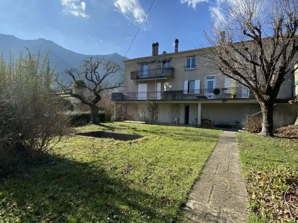 Lot de 2 appartements avec dépendance