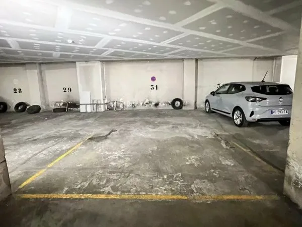 Double parking - Avenue George V