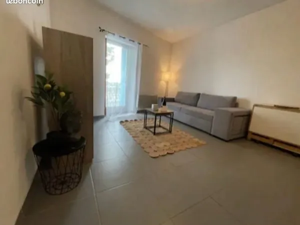 Location T2 36m2 580 charges comprises