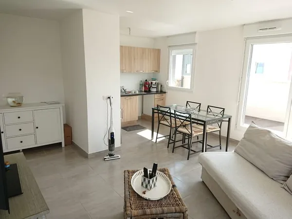 TROIS PIECES- MENNECY RESIDENCE VICTOR HUGO