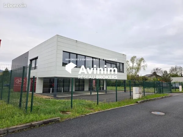 Local 521 m² Saint-Félix