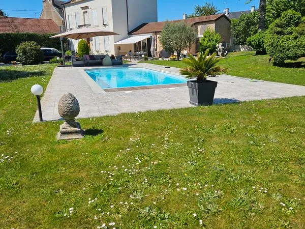 Maison de maitre avec piscine