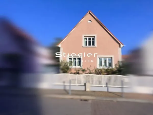 BISCHHEIM, Charmante maison individuelle à rénover avec jardin
