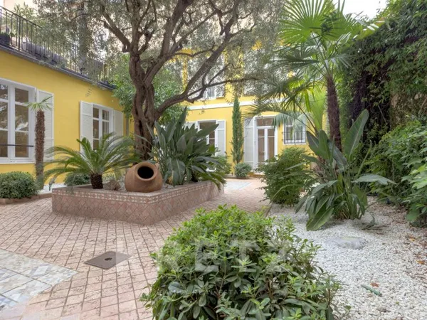 Villa au coeur du centre de Cannes