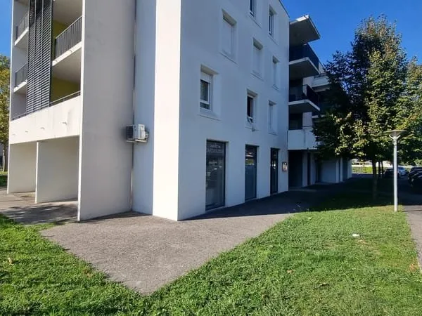 Local commercial 43 m2 idéalement situé à IDRON