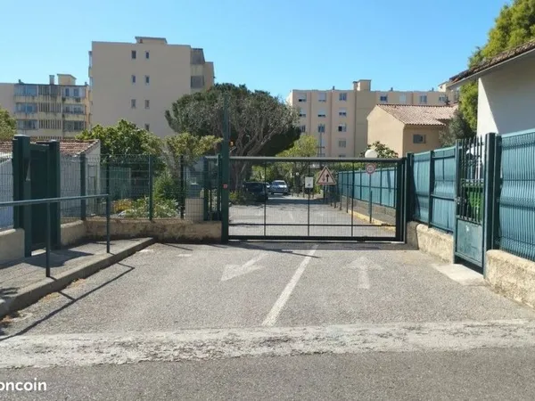 Place de parking sécurisée - 60 /mois - Toulon Ouest