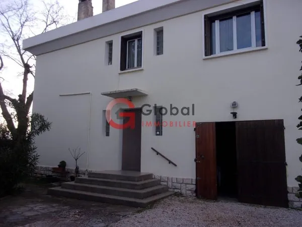 Maison 7 pièces 230 m²