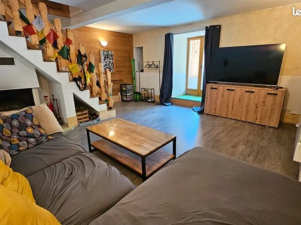 Maison de village meublée T3 de 94 m², location à l'année disponible à partir du 10/05