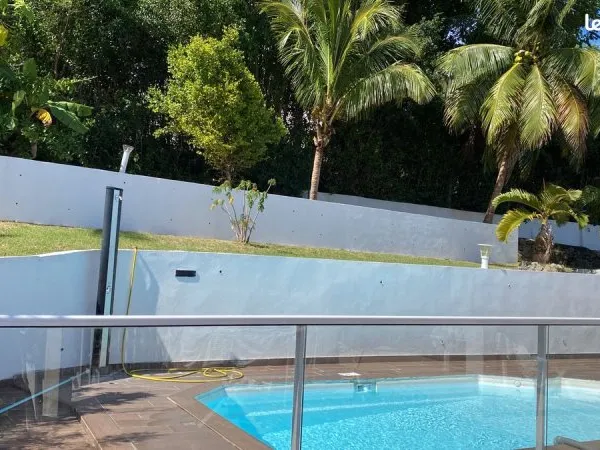 Appartement moderne et lumineux au Gosier, avec citernes, piscine et jardin