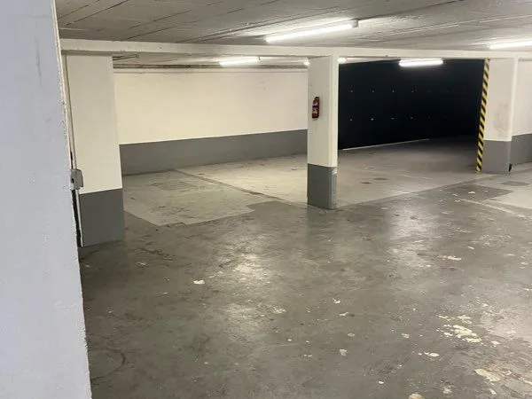 Place parking moto sécurisé