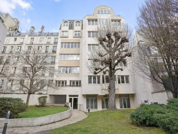 Bureaux 593 m²
