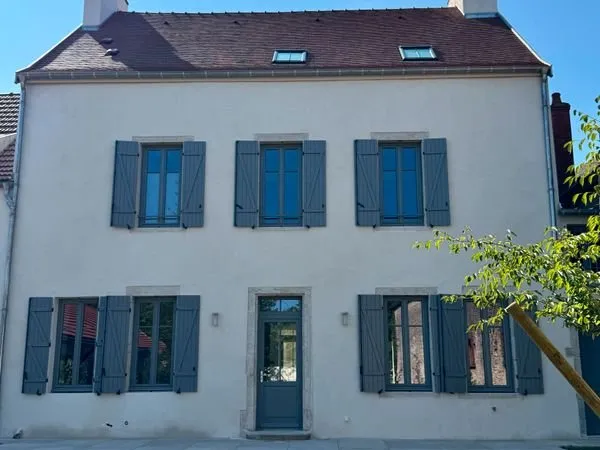 Maison 200 m² entièrement rénovée - Centre Nuits-Saint-Georges -jardin et garage