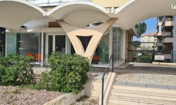 Murs commerciaux 69 m² SAINT RAPHAEL