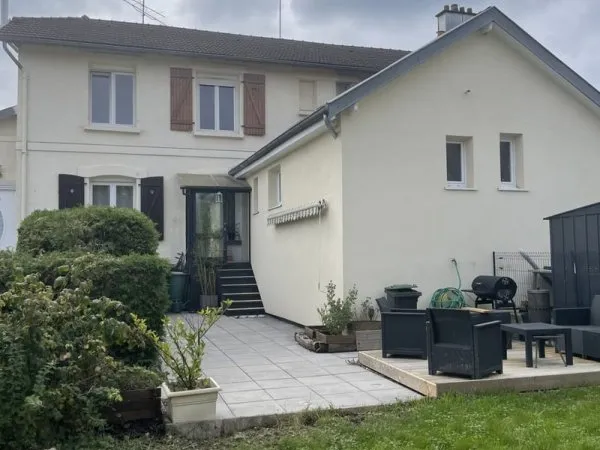 Uniquement chez Girardi , En exclusivité cette charmante mai
