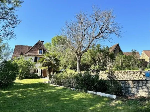 Exclusivite - Secteur Gourdon - Maison en pierre atypique, four à pains, piscine sur 3455 m² boisés