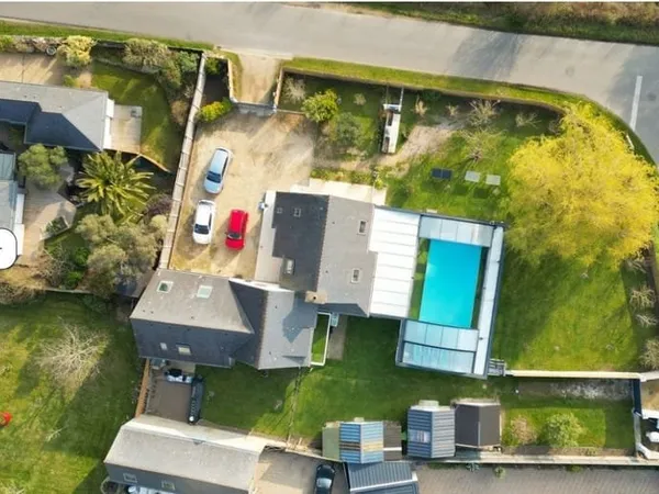 ENSEMBLE IMMOBILIER D'EXCEPTION À ÉTEL ! RÉSIDENCE PRINCIPALE & GÎTES ! PISCINE !DPE B