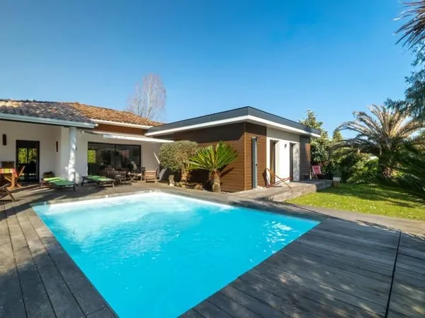 Saubrigues - Élégante maison de plain-pied de 143 m² avec piscine chauffée