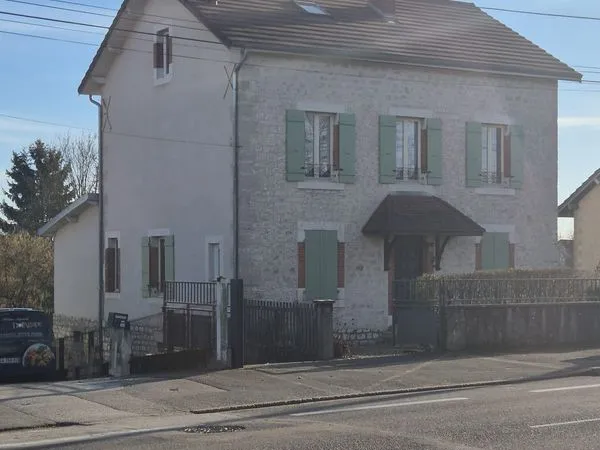 Maison 10 pièces 210m²