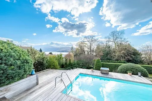 Maison 8 pièces 235 m²
