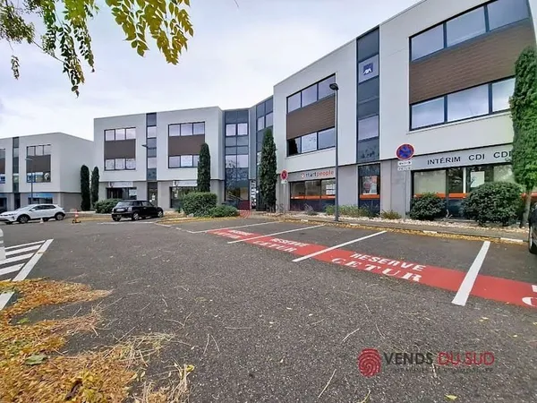 Local professionnel 74 m²