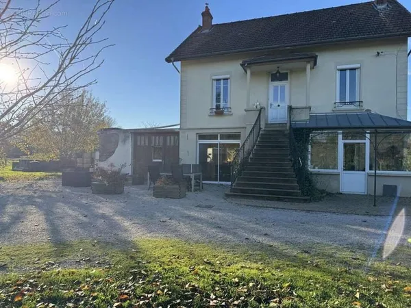 Maison 8 pièces 130 m²
