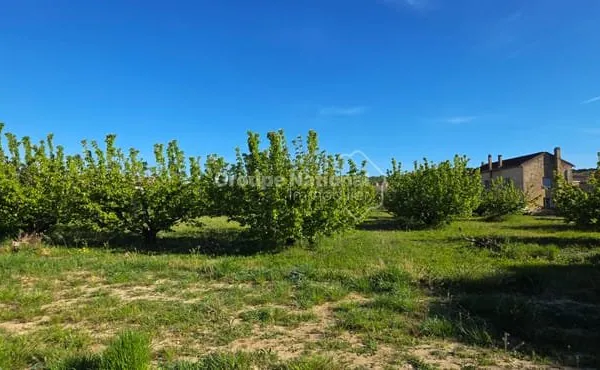 Terrain constructible de 1052 m2