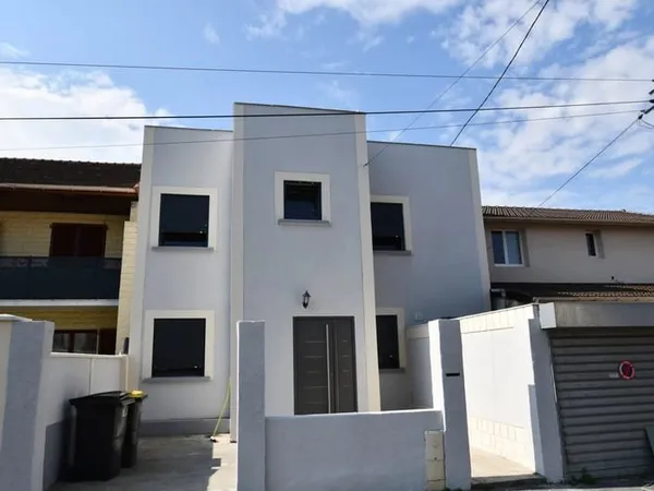 Grande maison avec 7 pièces en vente à Saint-Denis