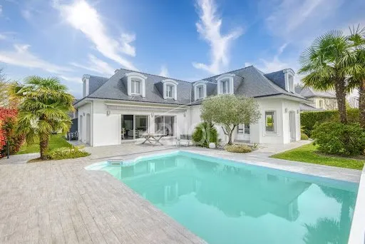 Maison 7 pièces 249 m²
