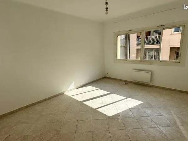 Appartement T1 cassis face plage grande mer