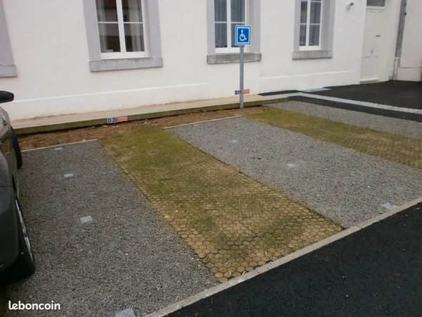 Parking dans cour fermée rue de Pontarlier