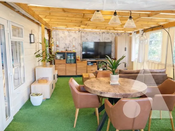 Superbe mobil-home 2 chambres avec terrasse et terrain 270 m²