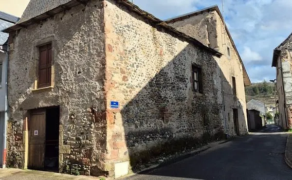 Grange à usage de garage centre ville ESPALION.