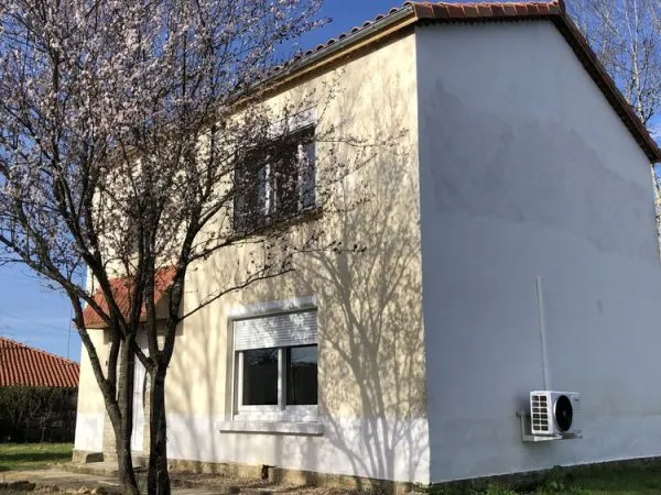 Maison individuelle 4 faces avec jardin rénovée au calme