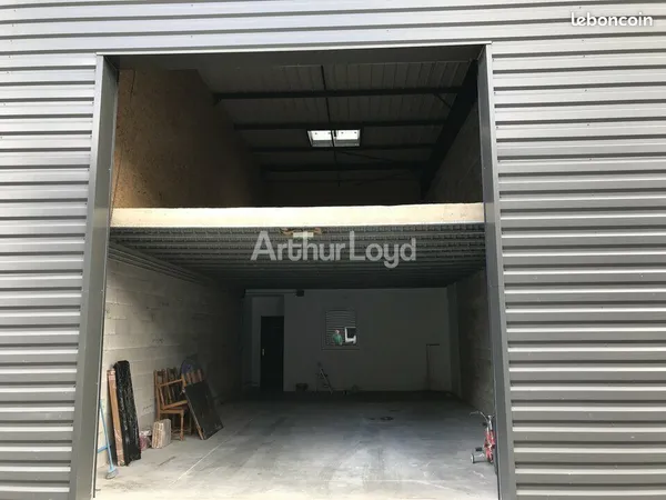 Local d'activité 154 m²