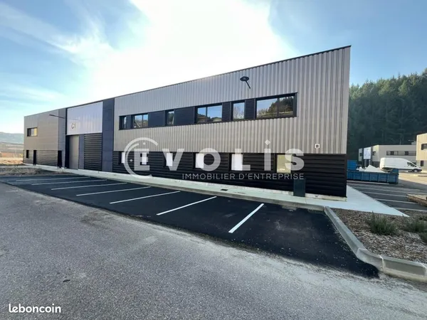 Local d'activité 169 m²