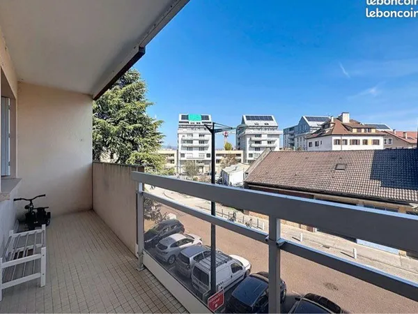 T2 26 m2 annecy centre avec grand balcon