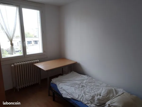 Chambre disponible dans une collocation