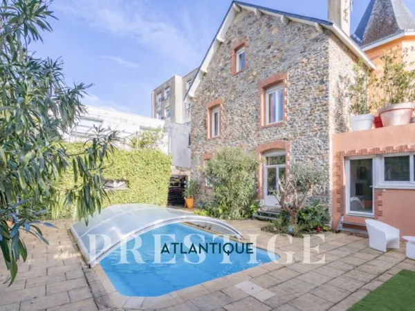 SAINT -NAZAIRE - DEMEURE DE CARACTÈRE - 260M2 HABITABLES - PISCI