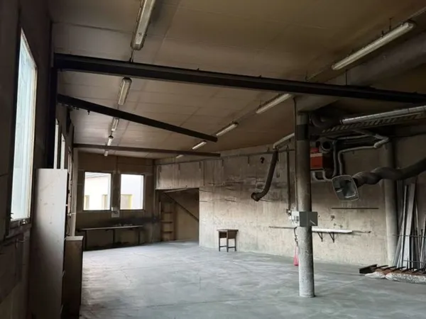 Atelier / Local artisanal - 200m2 - La Cluse&Mijoux