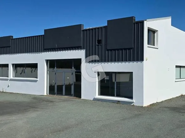 LOCAL COMMERCIAL 360M² A VENDRE JARD SUR MER