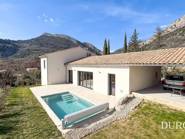 Buis-les-Baronnies, maison récente de plain-pied avec piscin